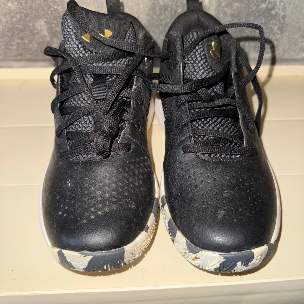Under Armour  lockdown 5 basketball shoe BNWOT